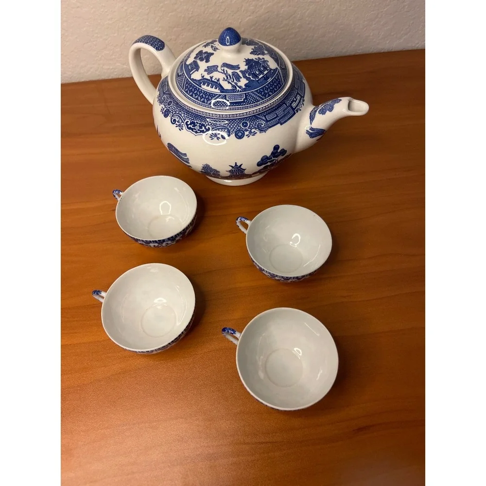 Vintage Blue Willow Teapot and 4 Cups Set Made in Occupied Japan Blue White‎